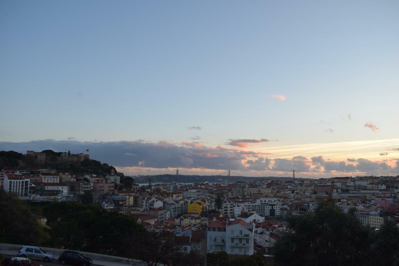 Elegant Riverview Apartment In Historical Lissabon Buitenkant foto