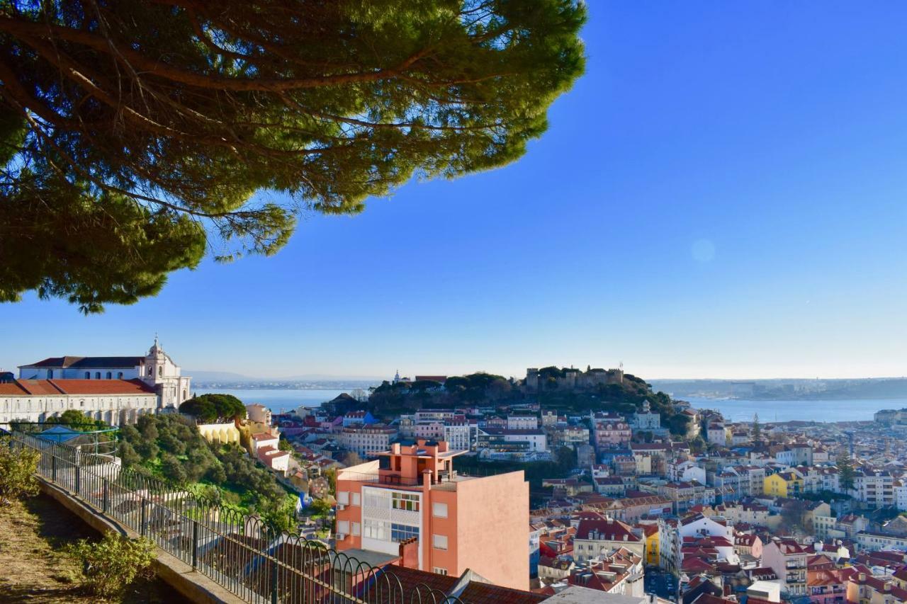 Elegant Riverview Apartment In Historical Lissabon Buitenkant foto