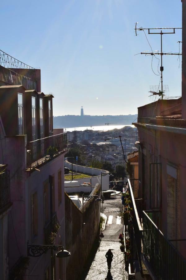 Elegant Riverview Apartment In Historical Lissabon Buitenkant foto