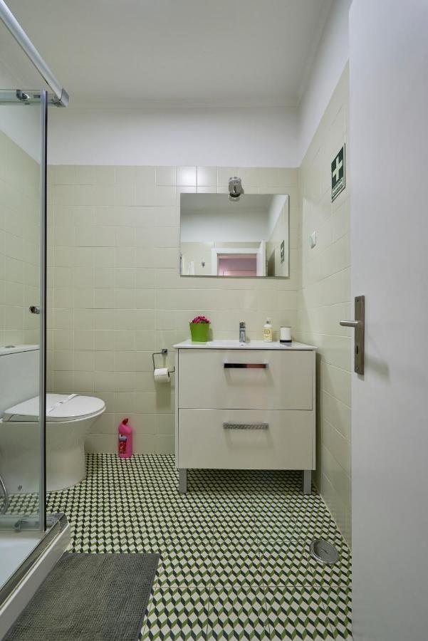 Elegant Riverview Apartment In Historical Lissabon Buitenkant foto